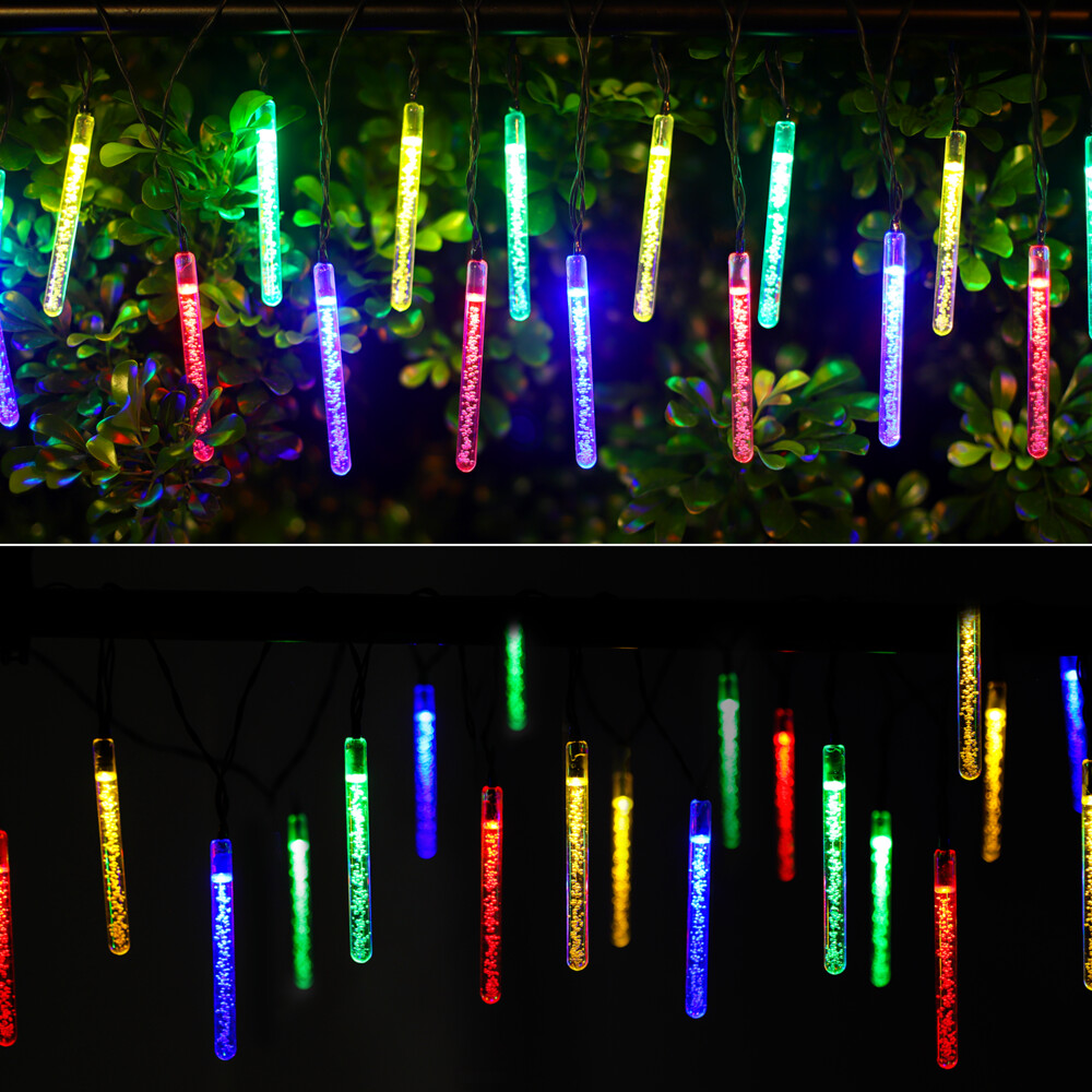 Farbenfrohe Lichterketten-Stäbchen von LED Universum strahlen bei einer Party