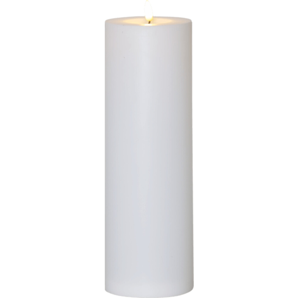 Wunderschöne, leuchtend weiße LED Kerze von Star Trading mit natürlichem Flammeneffekt. Perfekt für die Außen-Deko dank seiner robusten Kunststoffstruktur, Lichtsensor und integriertem Timer.
