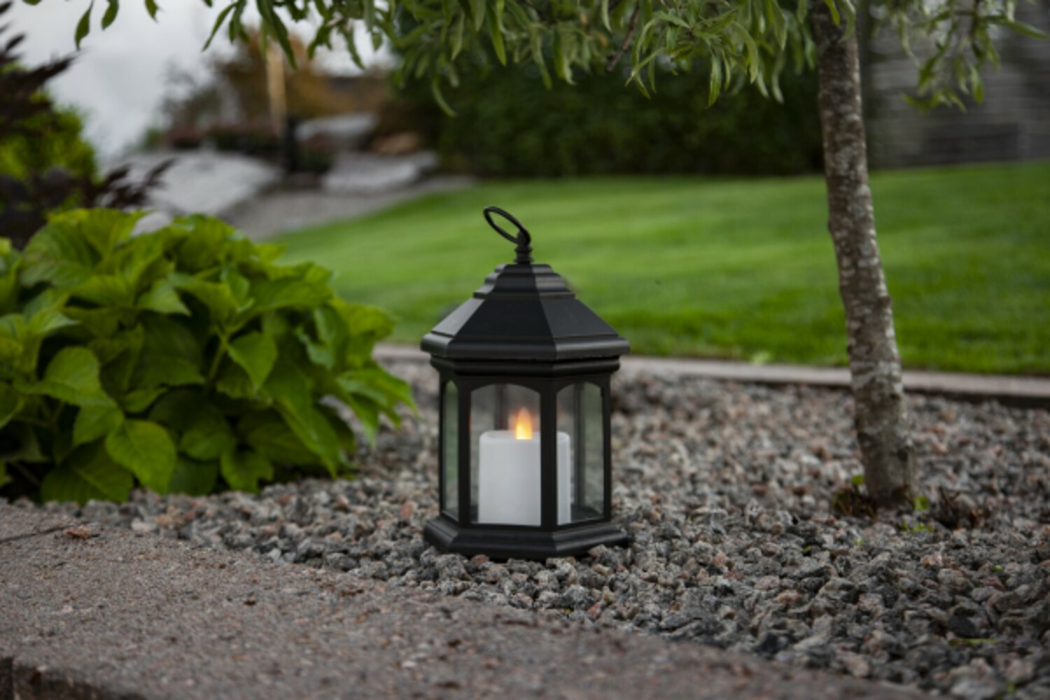 schwarze LED-Kerze mit stimmungsvollem flackerndem Licht von Star Trading