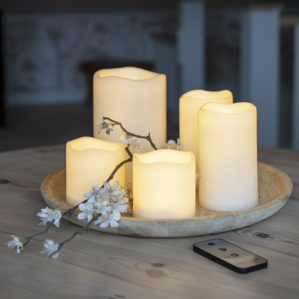 Ein attraktives LED Kerzenset in Ivory Farbe von Star Trading