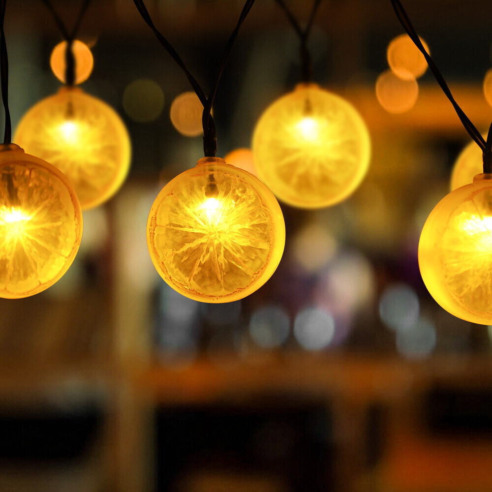 Farbenfrohe Party Lichterkette von LED Universum mit Zitronenmotiven