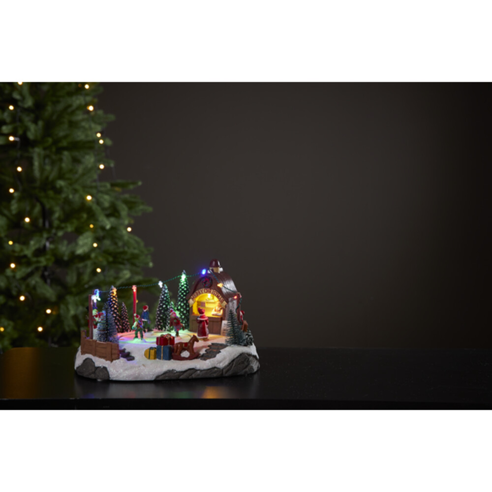 bunt beleuchtete LED-Szenerie von Star Trading, darstellend eine eisverträumte Weihnachtsstadt