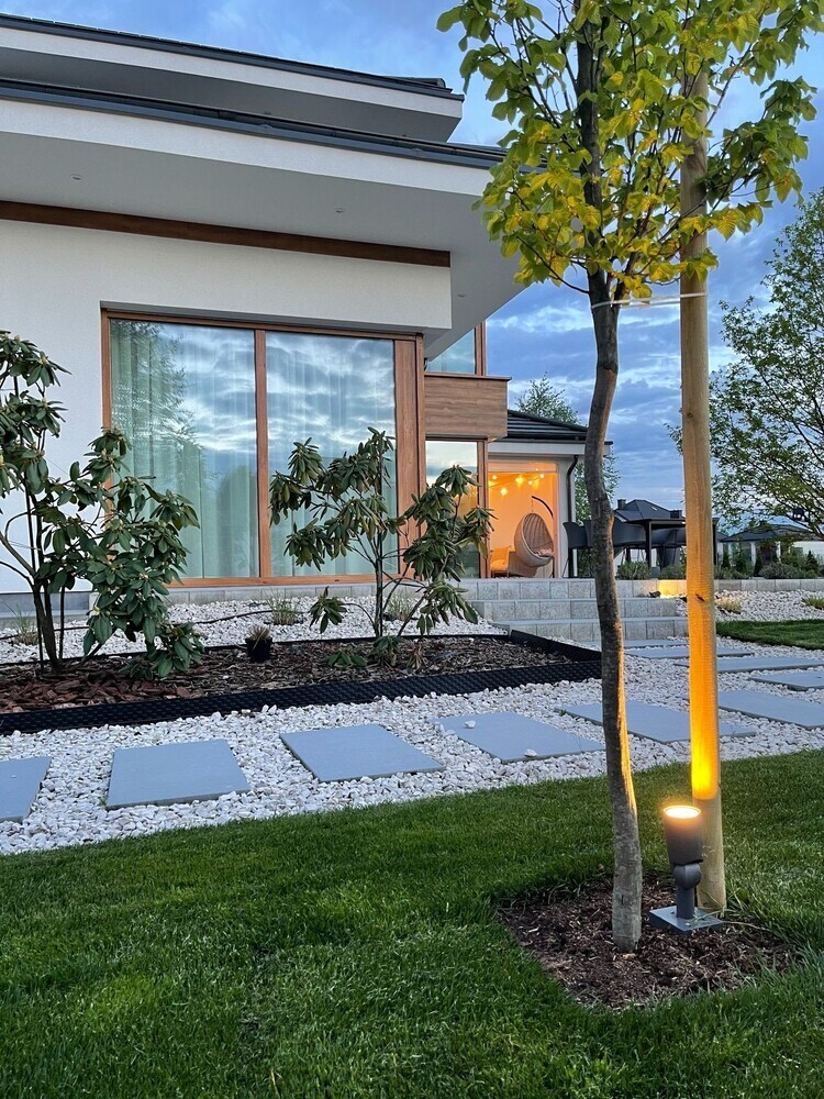 Multicolor Smart Garden Spot von LEDVANCE beleuchtet stilvoll den Außenbereich