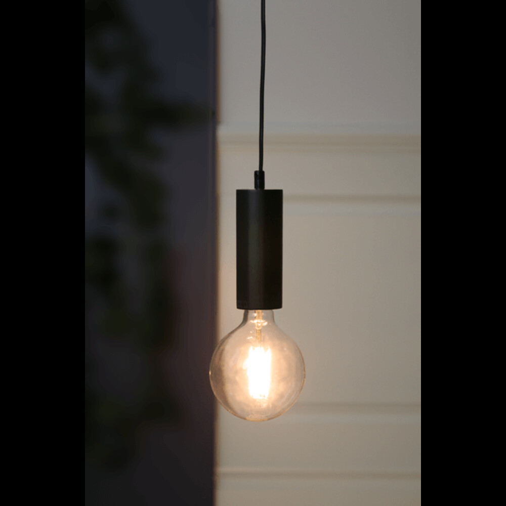 Hochwertiges, dimmbares LED-Leuchtmittel von Star Trading mit einem warmen, weichen Licht und Edison-Optik