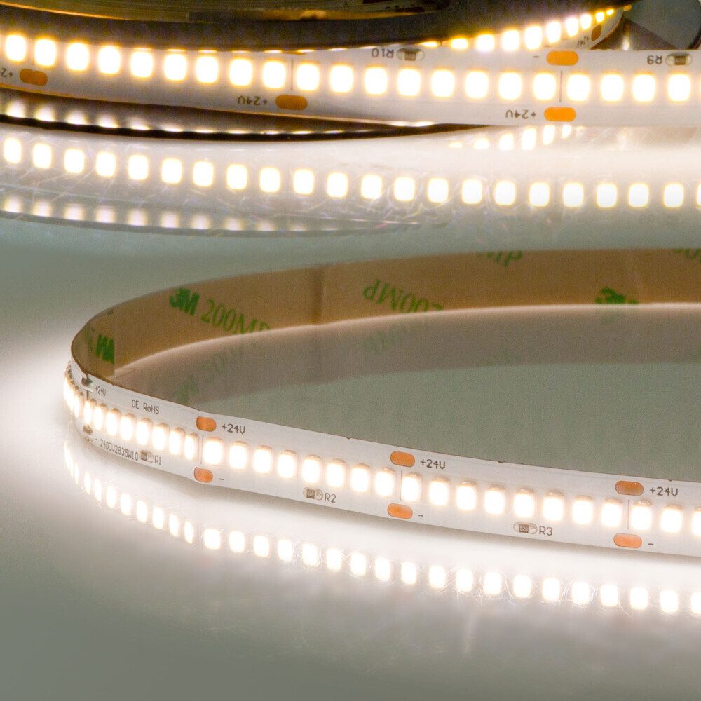 Hochwertiger LED Streifen von Isoled in warmweißer Farbtemperatur