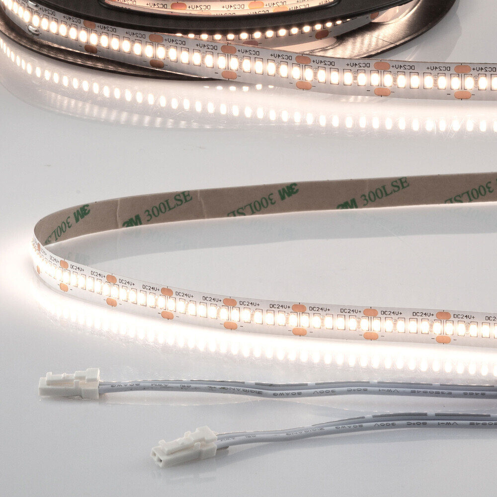 Hochwertiger ISOLED LED Streifen mit 300 LED / m, flexibel und in 4000K kühlem Weiß