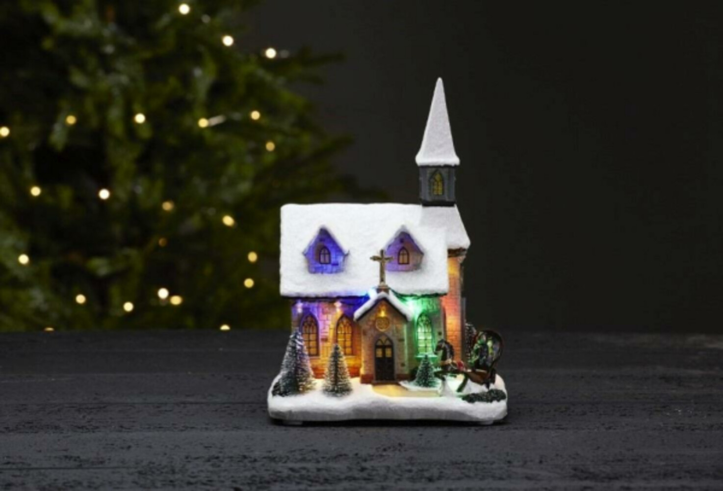 Bunte Star Trading Leuchtfigur in Kirchenform mit 11 lebendigen LED-Farben