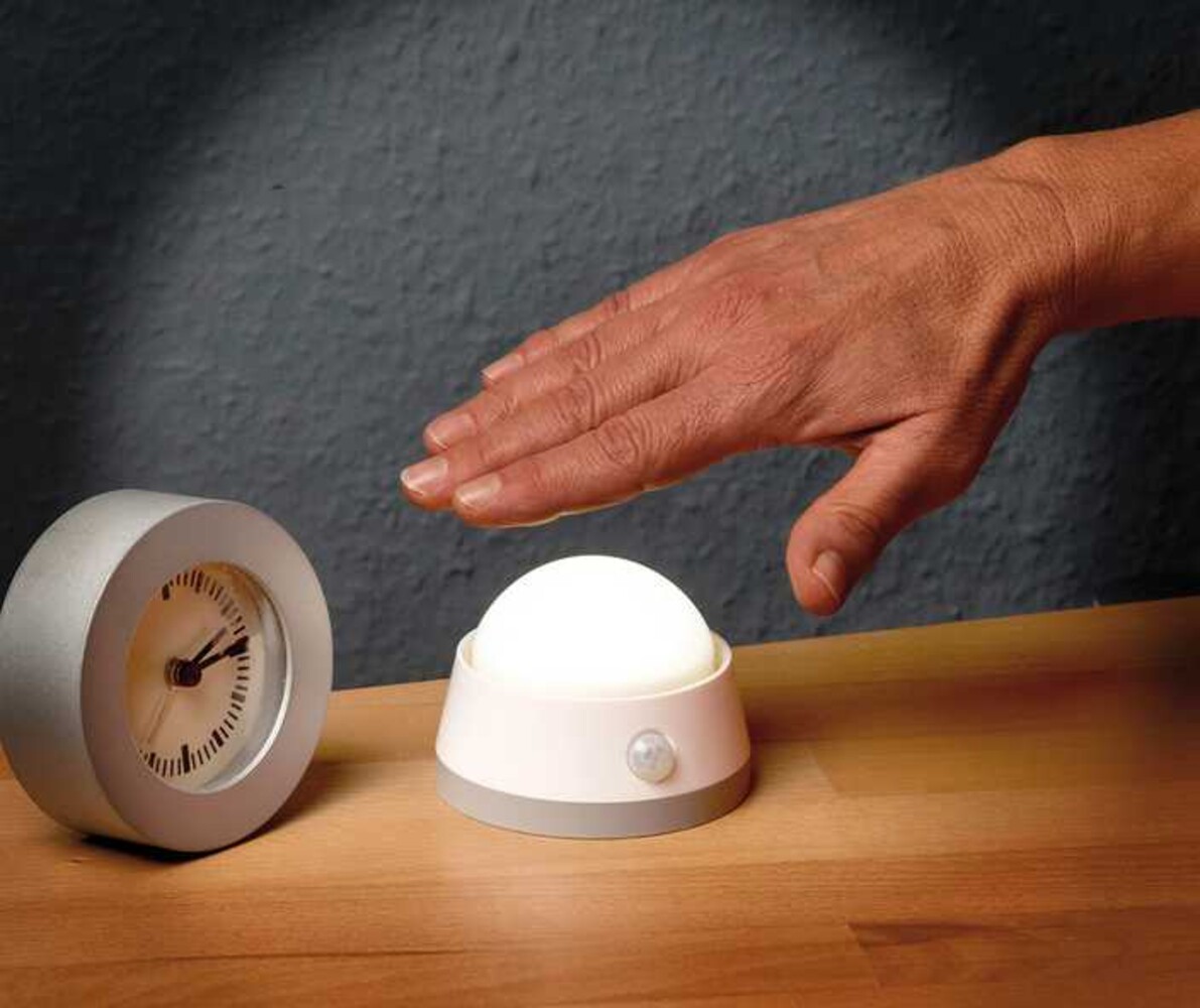Brennenstuhl LED Nachtlicht mit Bewegungsmelder und Schalter für ein helles und warmes Licht