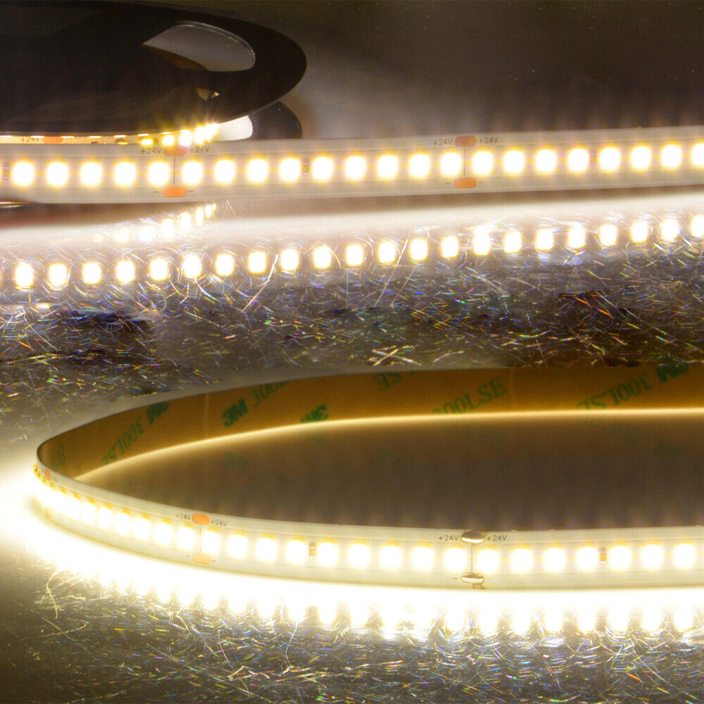 Hochwertige LED Streifen von Isoled, strahlend in warmweißer Beleuchtung