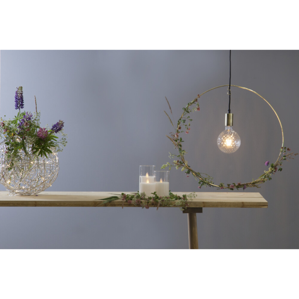 Elegante LED Kerze von Star Trading mit bewegender Flamme in dekorativem weißem Glas