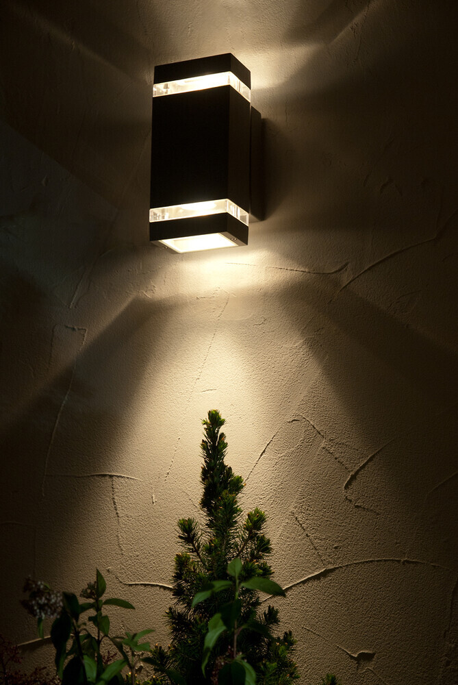 Elegant gestaltete LED Außenwandleuchte FOCUS von ECO-LIGHT in grün