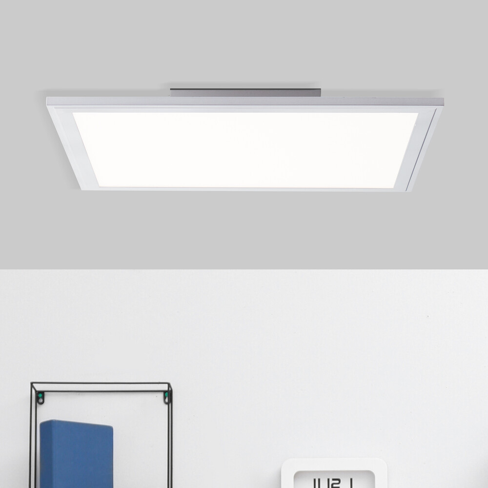 Stilvolles, silbernes LED Panel von Brilliant, perfekt für Deckenaufbau