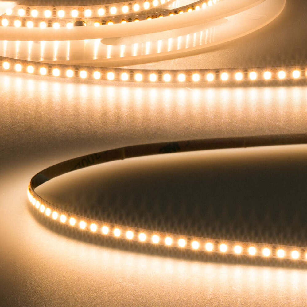 Glänzender LED Streifen von Isoled mit hochwertigen 240 LEDs pro Meter