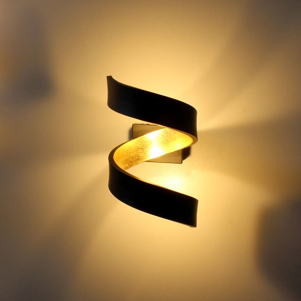 Schicke gold-schwarze Wandleuchte Helix von ECO-LIGHT