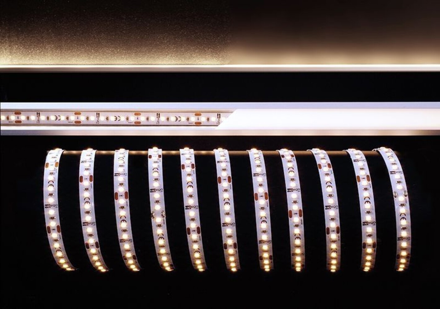 Flexibler LED Streifen von der Marke Deko-Light in warmer Lichtfarbe