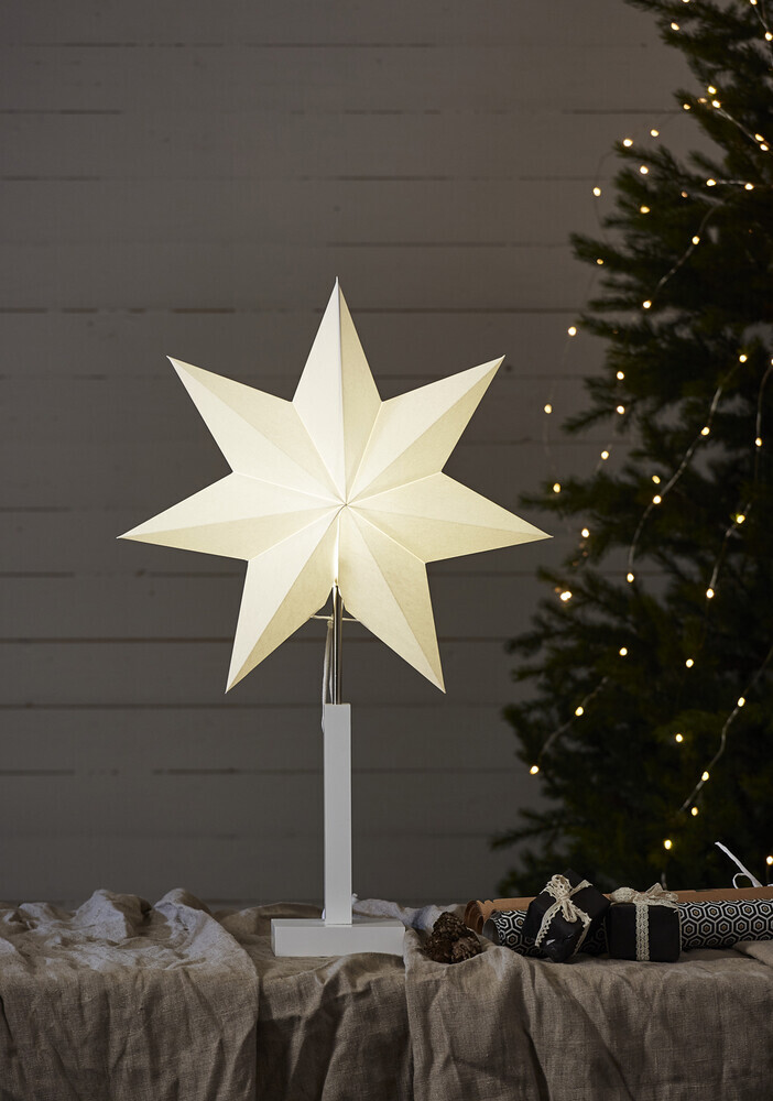 Stilvolle Stehlampe von Star Trading mit beige-weißer Karo-Musterung und E14 Fassung