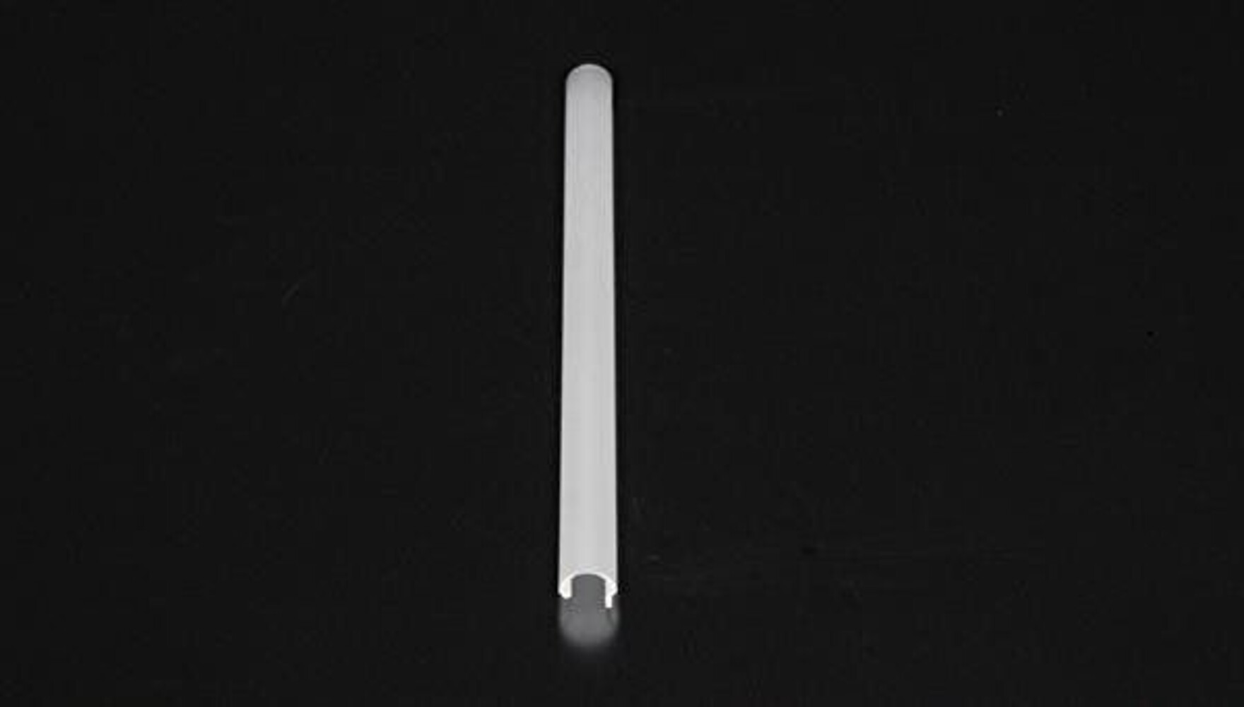 Hochwertige Abdeckung von Deko-Light in einer Länge von 1000mm, Breite 14mm und Höhe zwischen 11 und 15mm
