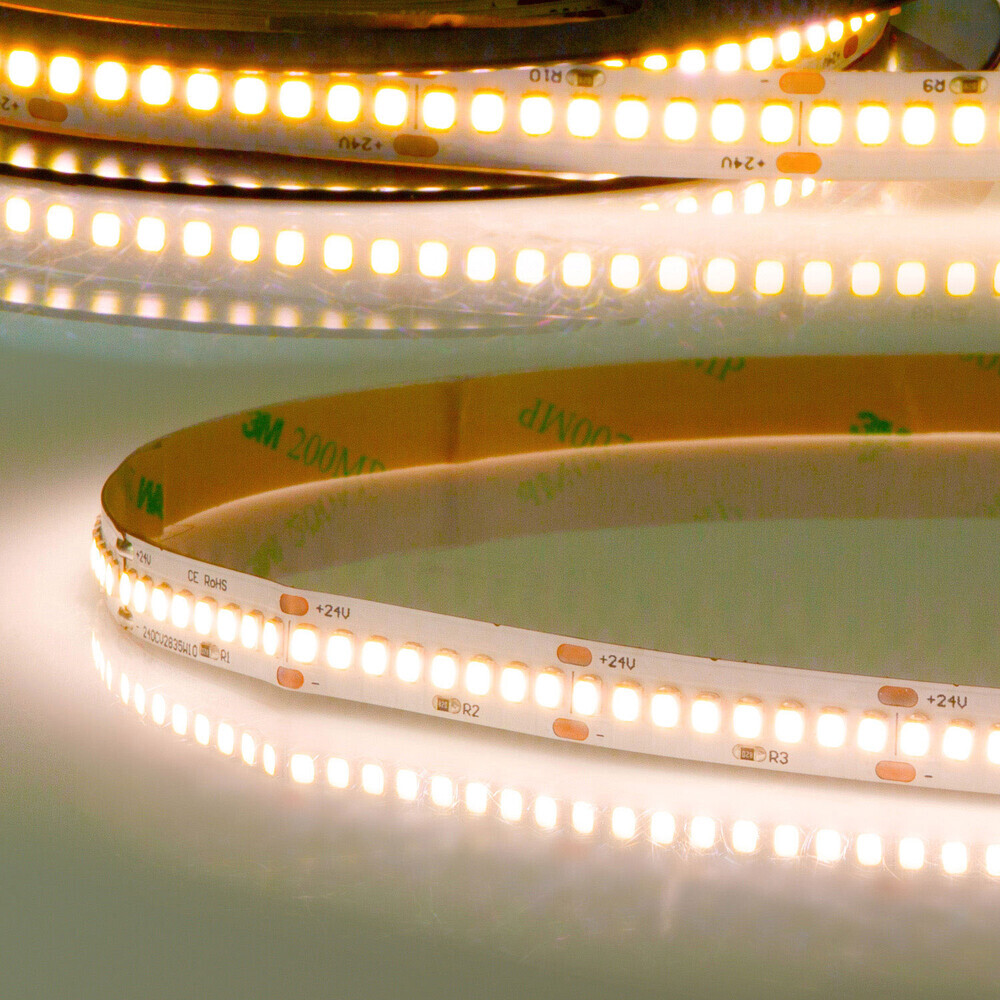 Hochwertiger 'LED Streifen von Isoled in auffallend warmweißem Licht