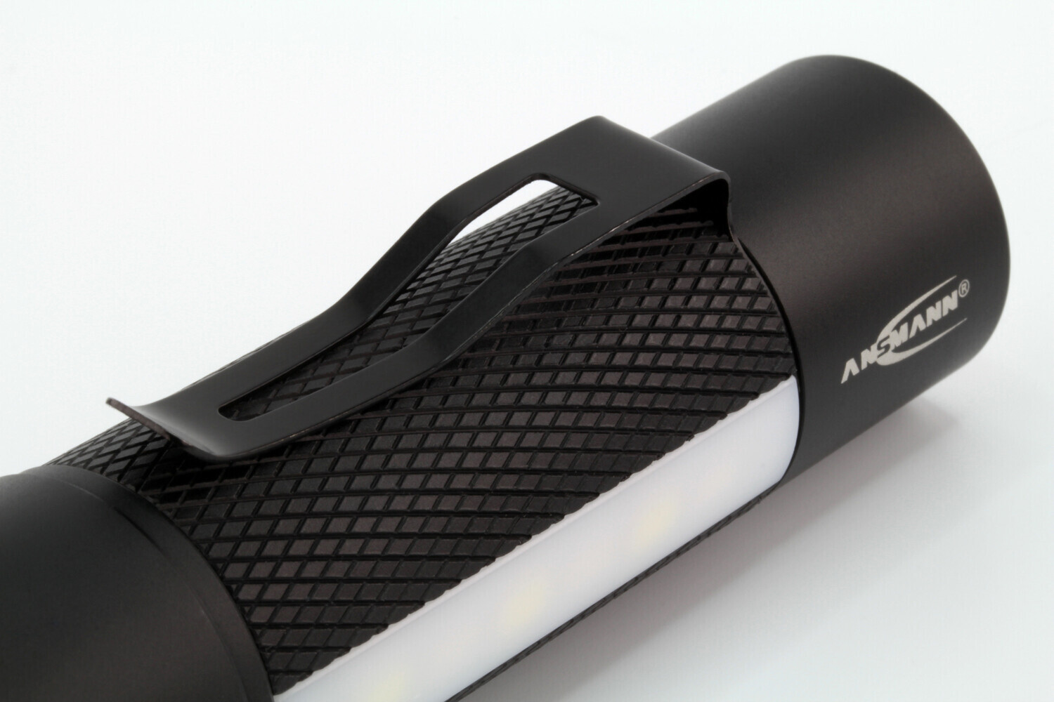 Helle und innovative Ansmann Taschenlampe für mobile Beleuchtung