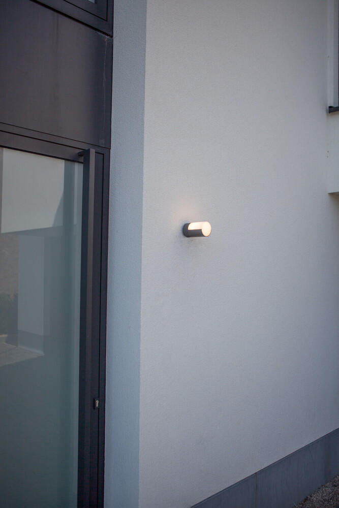 Stilvolle, LED-beleuchtete Außenwandleuchte der Marke ECO-LIGHT