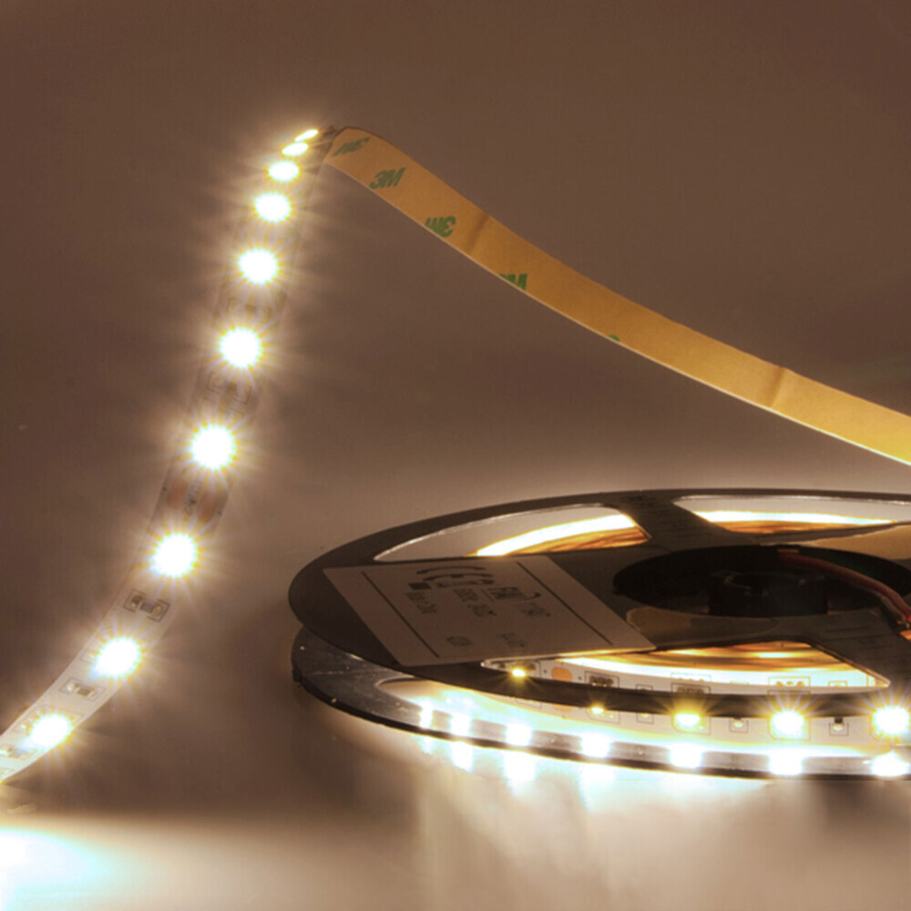 Hochwertiger warmweißer LED Streifen von Isoled mit 60 LEDs pro Meter