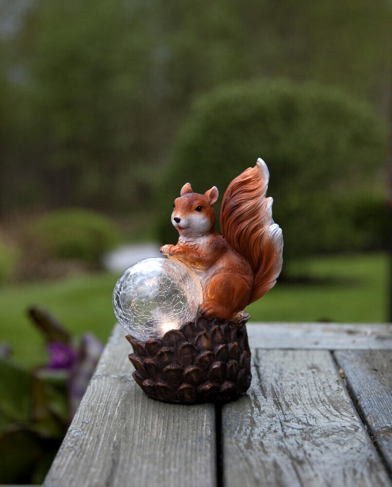 Bezaubernde braune Eichhörnchen Leuchtfigur von Star Trading mit warmweißer LED-Beleuchtung