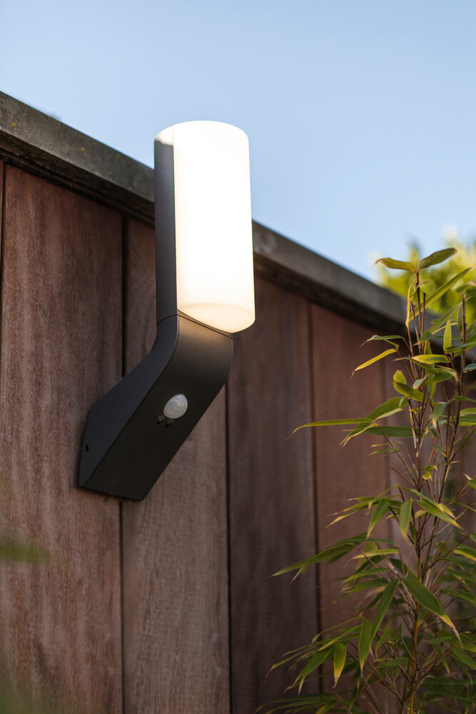 Elegante ECO-LIGHT LED Außenwandleuchte BATI zur stilvollen Beleuchtung von Gärten und Terrassen