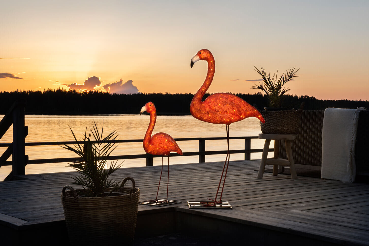 Leuchtfiguren von Konstsmide - LED Universum - LED Acryl Flamingo klein mit 48 bernsteinfarbenen Dioden, 24V Außentrafo und weißem Kabel
