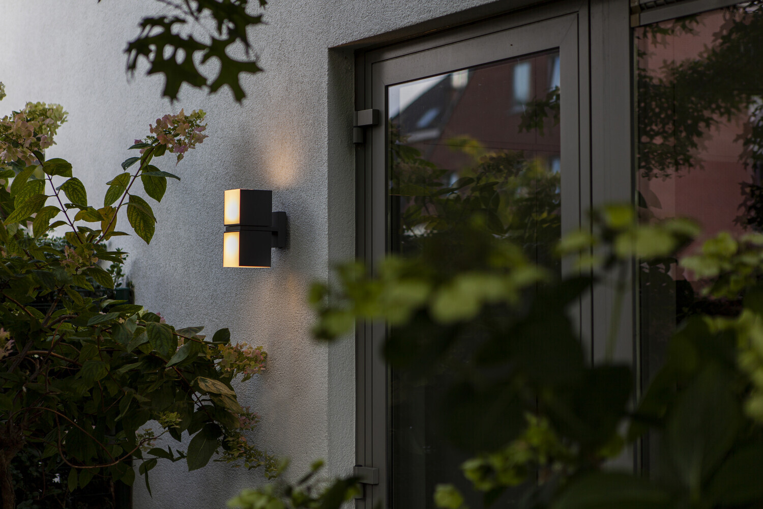 Stilvolle LED-Außenleuchte von ECO-LIGHT mit einem Hauch von Eleganz und Leistung