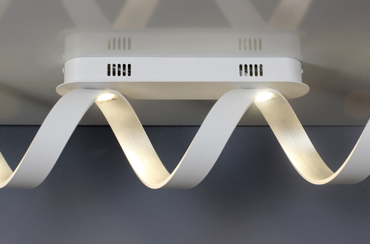 Strahlende LED Deckenleuchte in wunderschönem Design von ECO-LIGHT