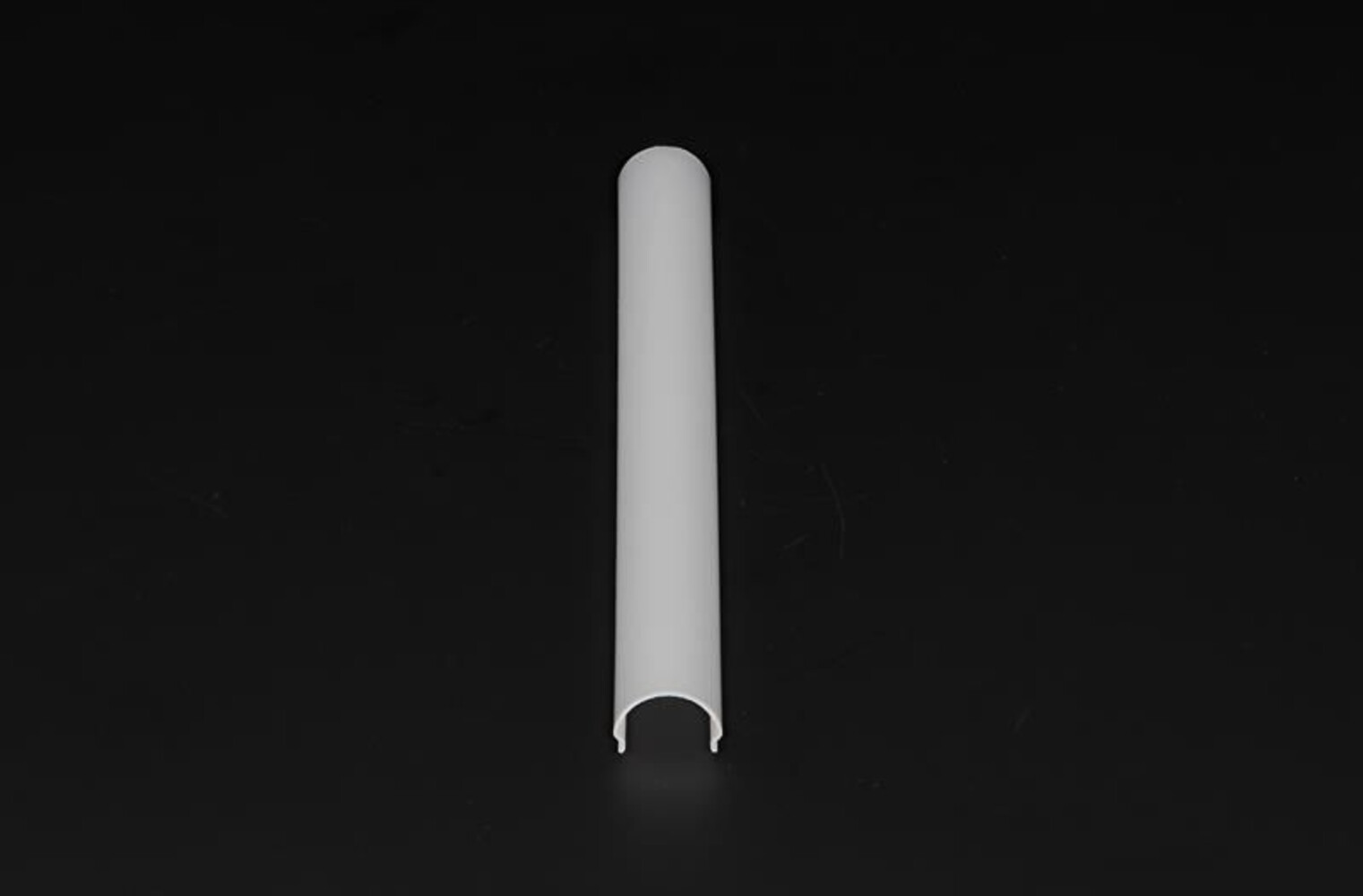 Schlankes und elegantes Zubehör von Deko-Light, eine 1000 mm lange Abdeckung