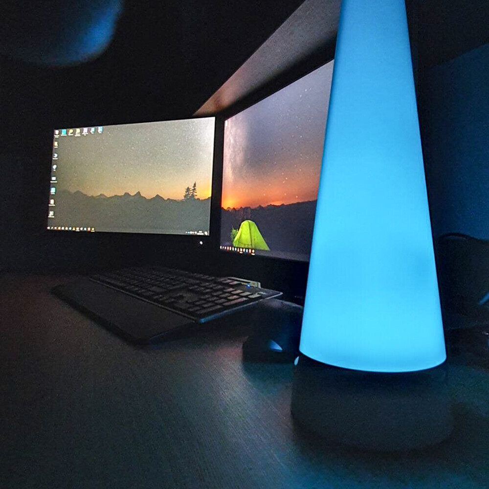 Dimmbare LED Schreibtischlampe mit weißem RGB Nachtlicht im Standfuß von LED Universum