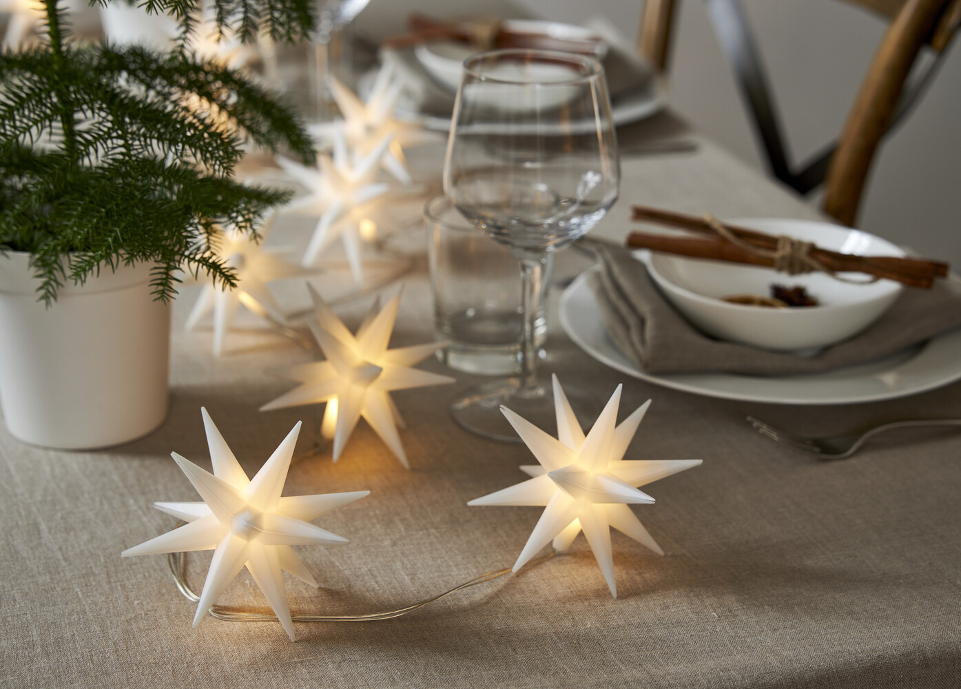 Star Trading 729-62 LED-Lichterkette "December"8 ww LED, weiß, 3D-Sterne, ca. 210x10 cm, Batterie, Timer,Vierfarb-Karton