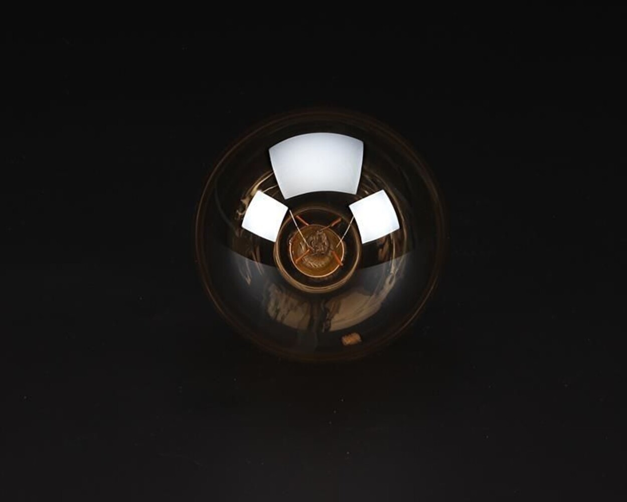 Elegantes Filament Leuchtmittel von Deko-Light mit warmweisser Beleuchtung