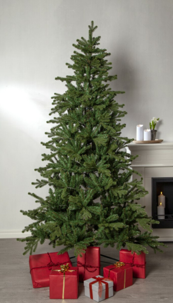Großartiger Weihnachtsbaum von Star Trading mit dichter Verzweigung und stabilem Metallfuß