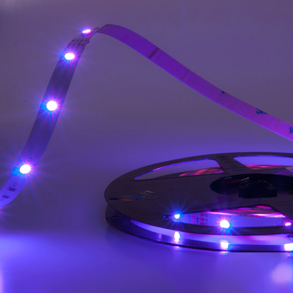 Hochwertiger LED Streifen von Isoled mit farbenfroher RGB-Beleuchtung und 30 Leuchtdioden pro Meter