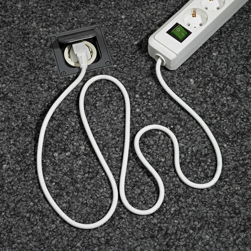 Qualitative weiße Steckdosenleiste von der Marke Brennenstuhl mit praktischem Schalter und langem Kabel