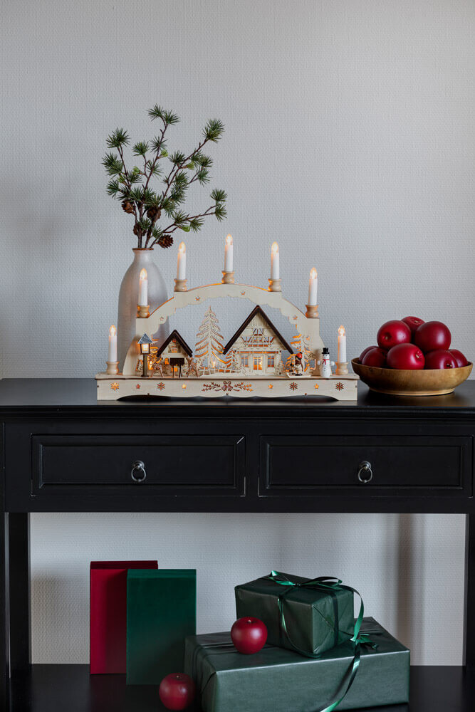 Leucht- und Schwibbogen von Konstsmide - traditionelles Weihnachtsprodukt in naturfarben mit 17 warm weißen Dioden
