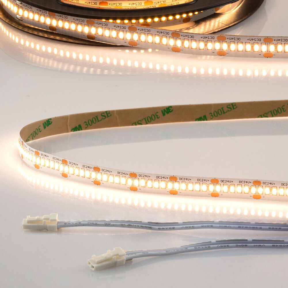 Hochwertiger LED Streifen von Isoled in warmweißer Lichtfarbe und beeindruckender Lichtqualität