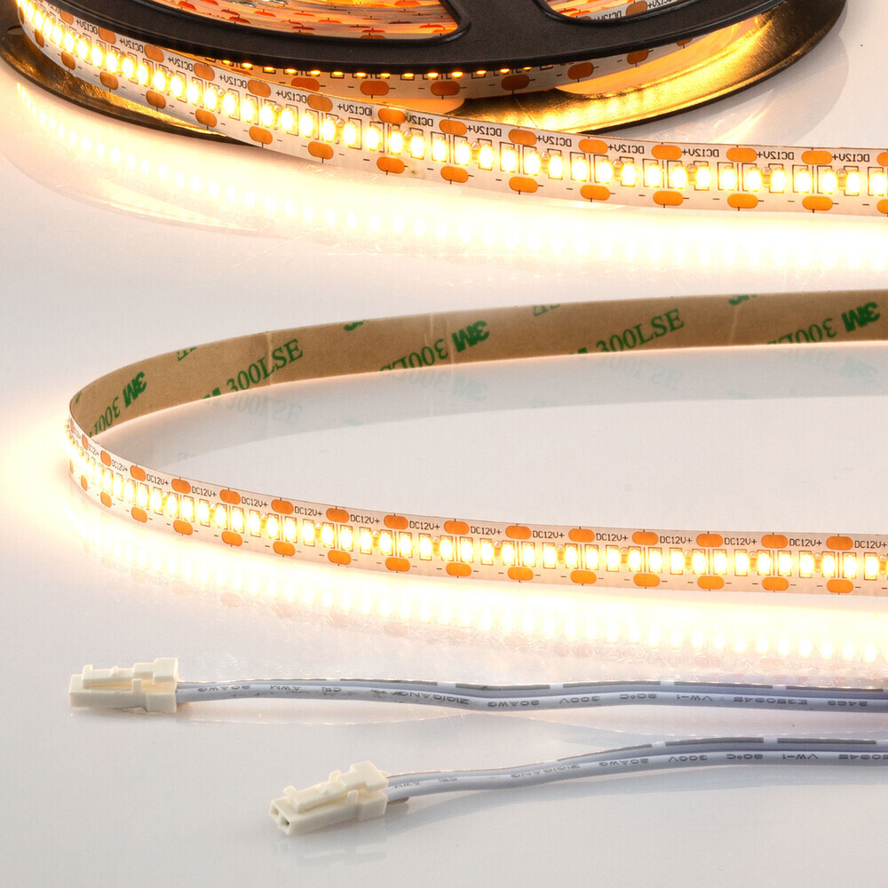 Hochwertiger LED Streifen von Isoled mit warmweißer Lichtfarbe und leistungsstarken 300 LED pro Meter