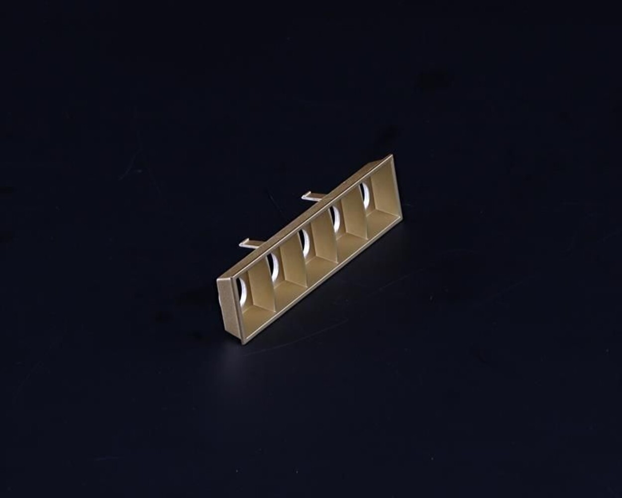 Hochwertiges Deko-Light Zubehör, Ceti 5 Reflektor in glänzendem Gold, mit den Maßen 123 mm Länge, 22 mm Breite und 30 mm Höhe