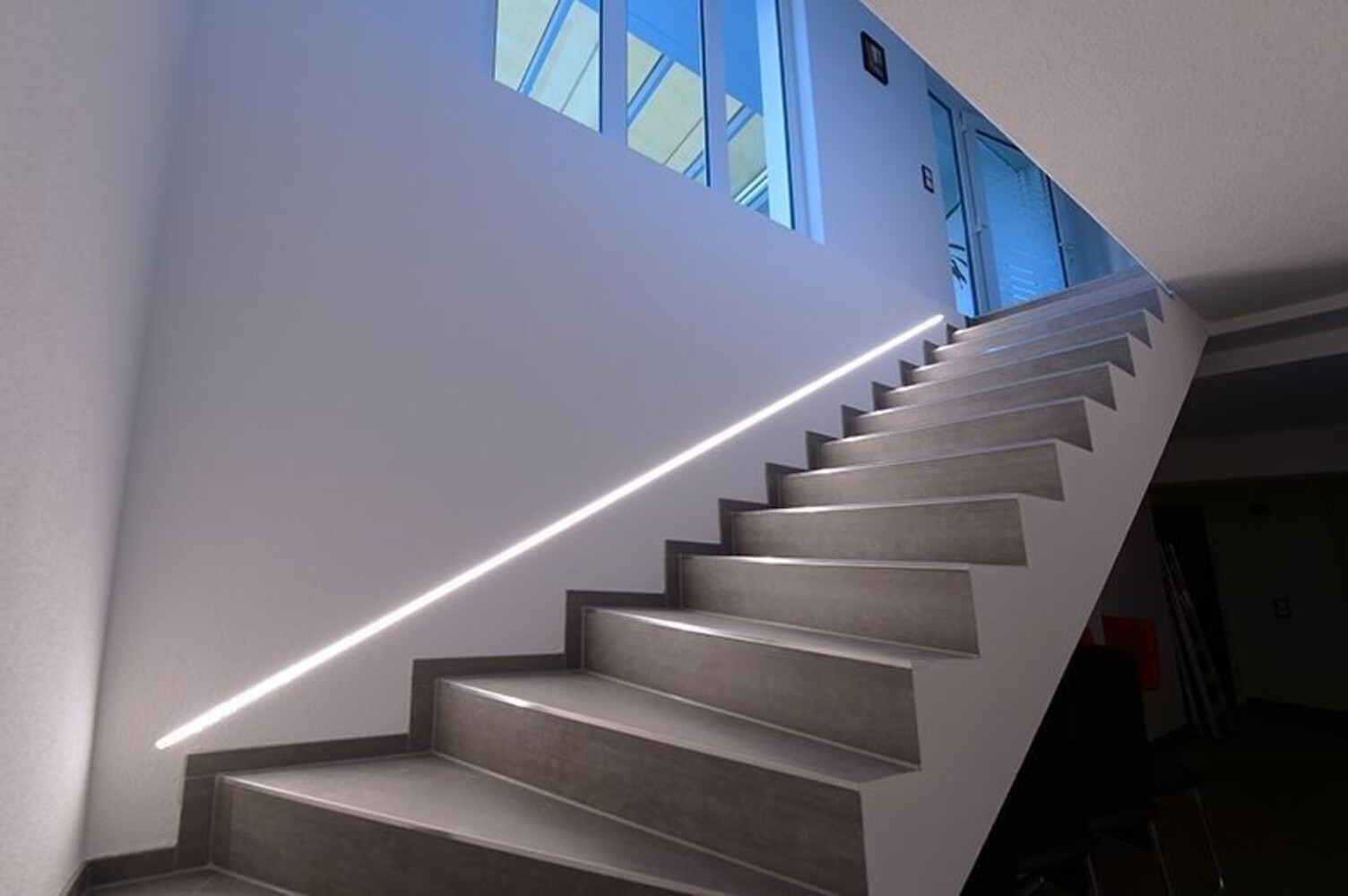 Elegantes, silber matt eloxiertes LED-Profil von Deko-Light