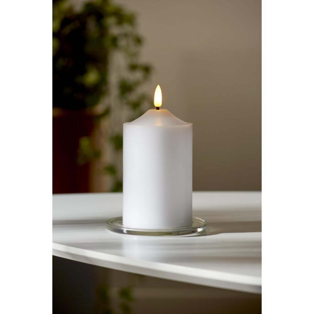 Weiße LED Kerze mit warmweißer Flamme und Timer Funktion von Star Trading