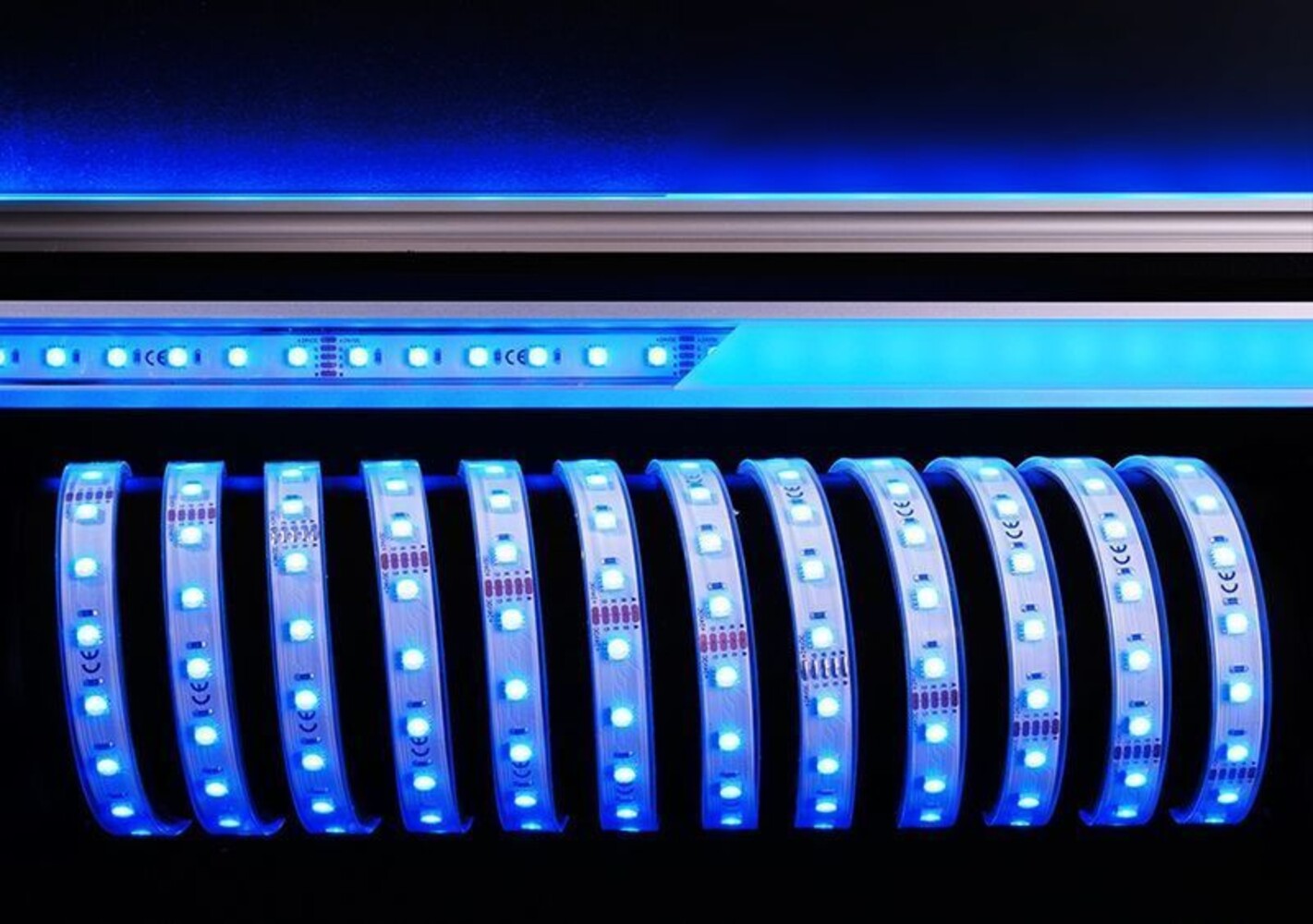 Farbenfroher flexibler Deko-Light LED Streifen in 3000K Wärme