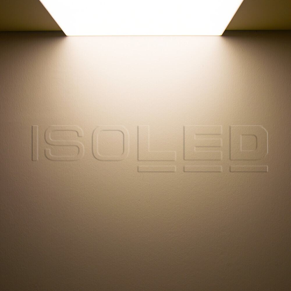 hochwertiges LED-Panel von Isoled, mit diffuser 50W Leuchtfläche und warmweißer Lichttemperatur, zudem dimmbar für individuelle Lichtstimmungen