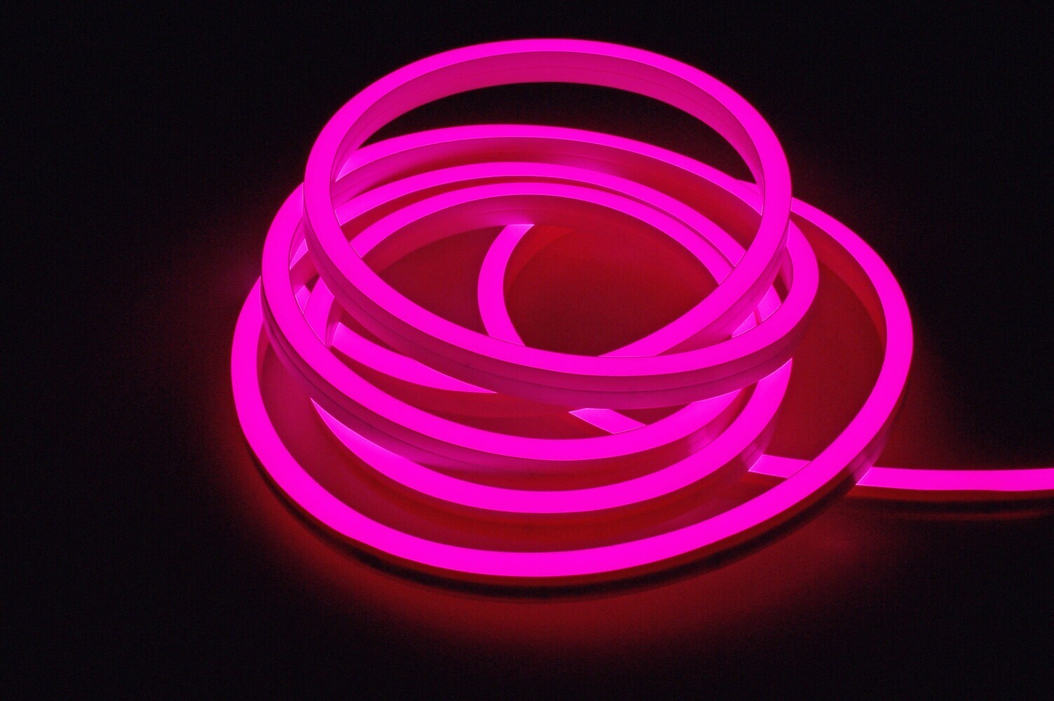 Brillant leuchtender, flexibler LED Streifen von der Marke Deko-Light