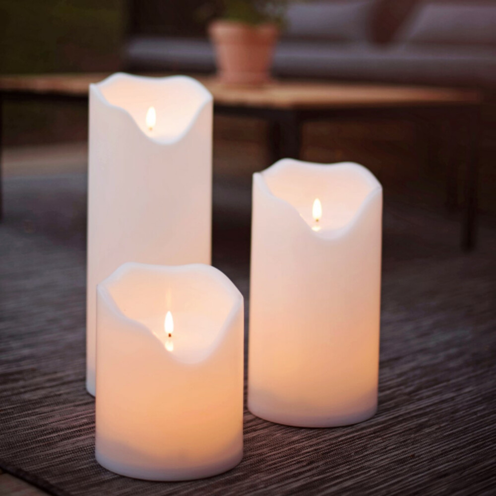 Warmweiße LED Kerze von Star Trading mit beweglicher Flamme