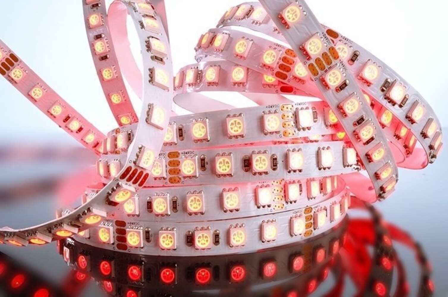 farbenfroher flexibler LED Streifen von der Marke Deko-Light