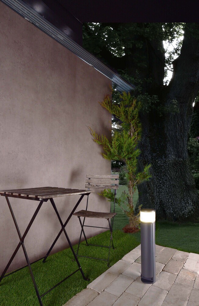 Stilvolle Sockel- und Pollerleuchte von Deko-Light mit beleuchtetem Steckdosenturm