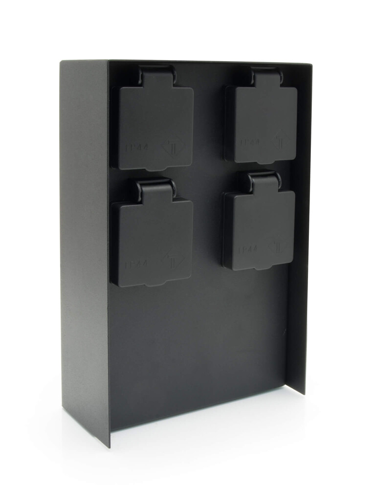 schicke schwarze Außensteckdose mit vier Steckplätzen und mattem Metallfinish von LED Universum